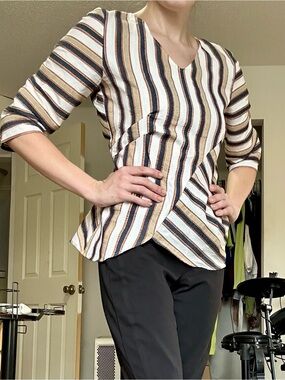 209 WST 38 New York striped peplum blouse 🤍🤎🖤